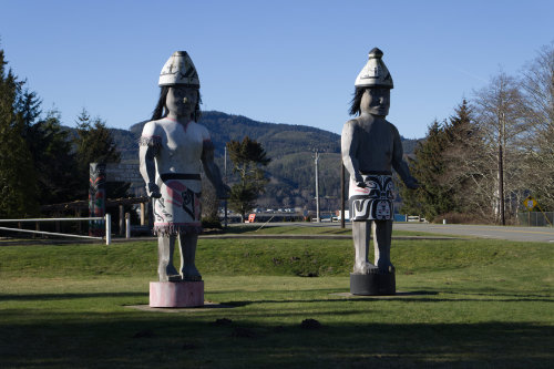 Makah statues outside museum